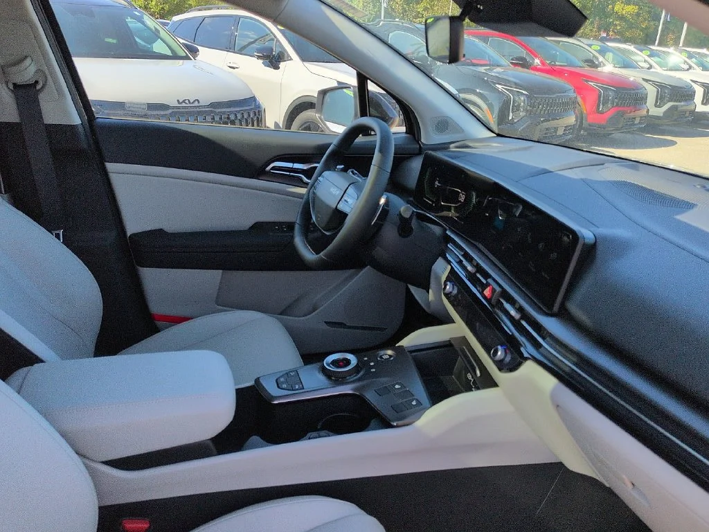New 2027 Fusion Black Kia EX image 7