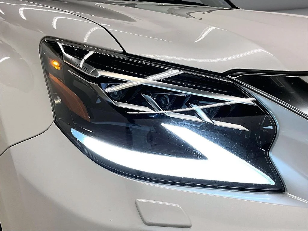 Used 2023 White Lexus 460 image 31