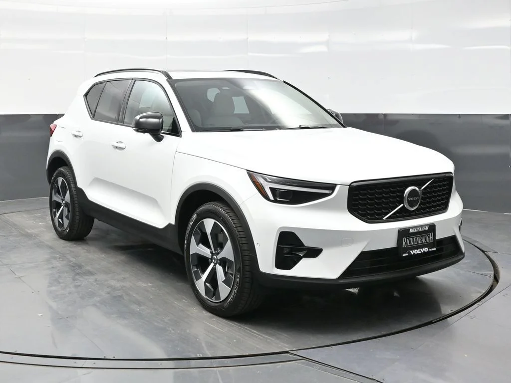 2026 Volvo XC40 B5 Plus Dark AWD's photo