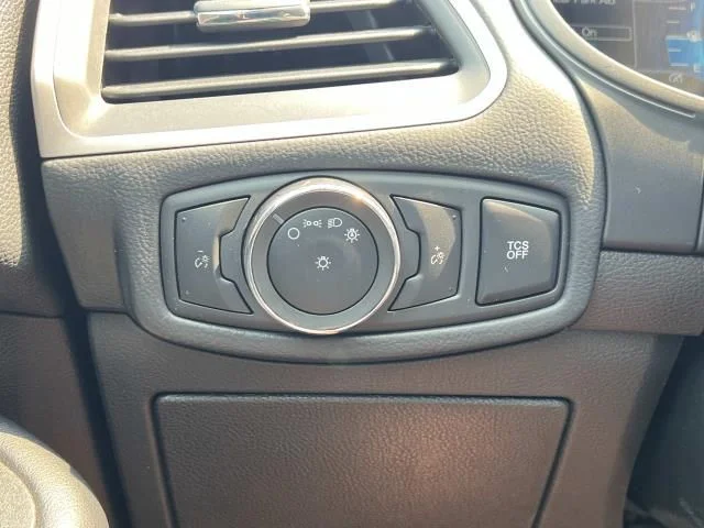 Used 2022 Black Ford SEL image 23