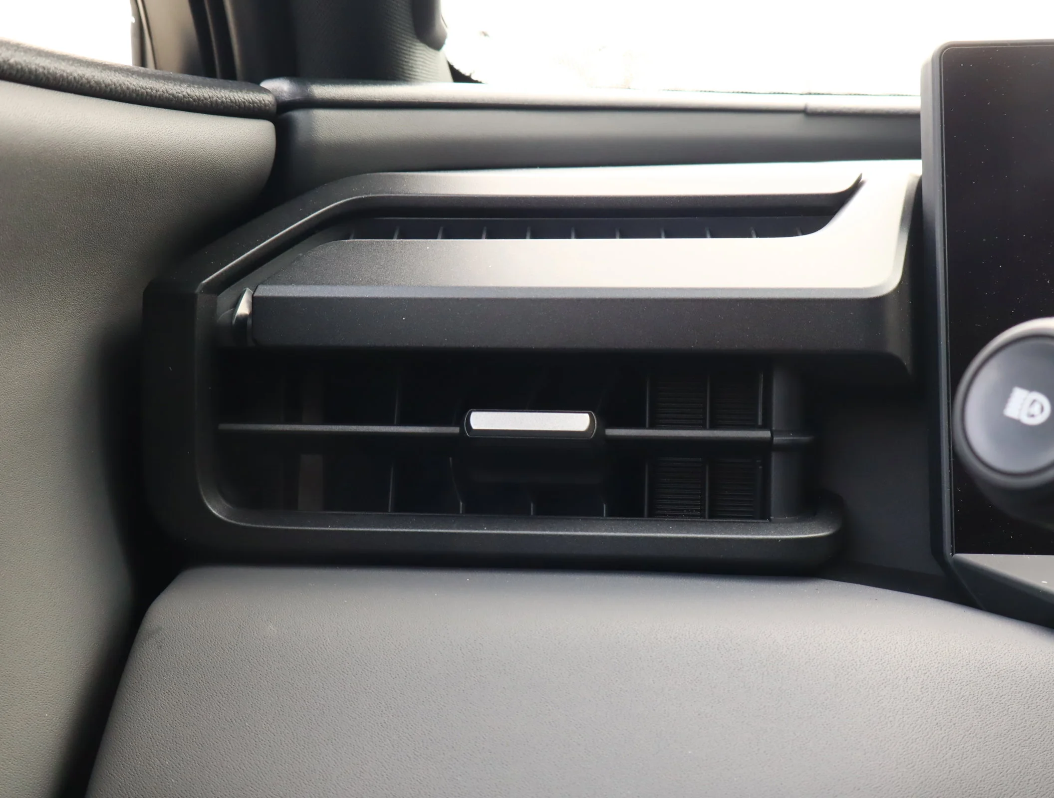 New 2026 Wind Chill Pearl w/Black Roof Toyota XSE image 25