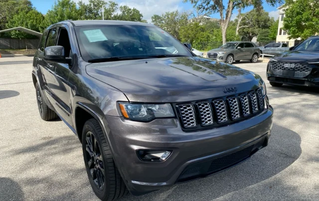 Used 2019 Gray Jeep Altitude image 7