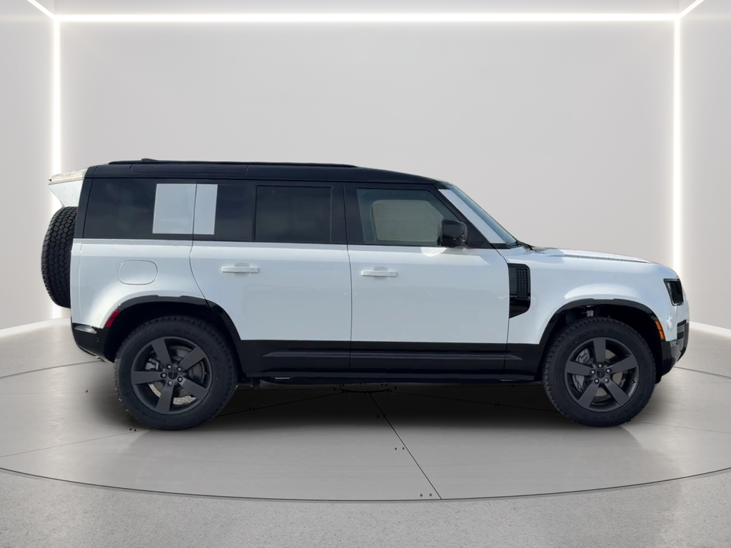 New 2026 Fuji White Land Rover X-Dynamic SE image 4