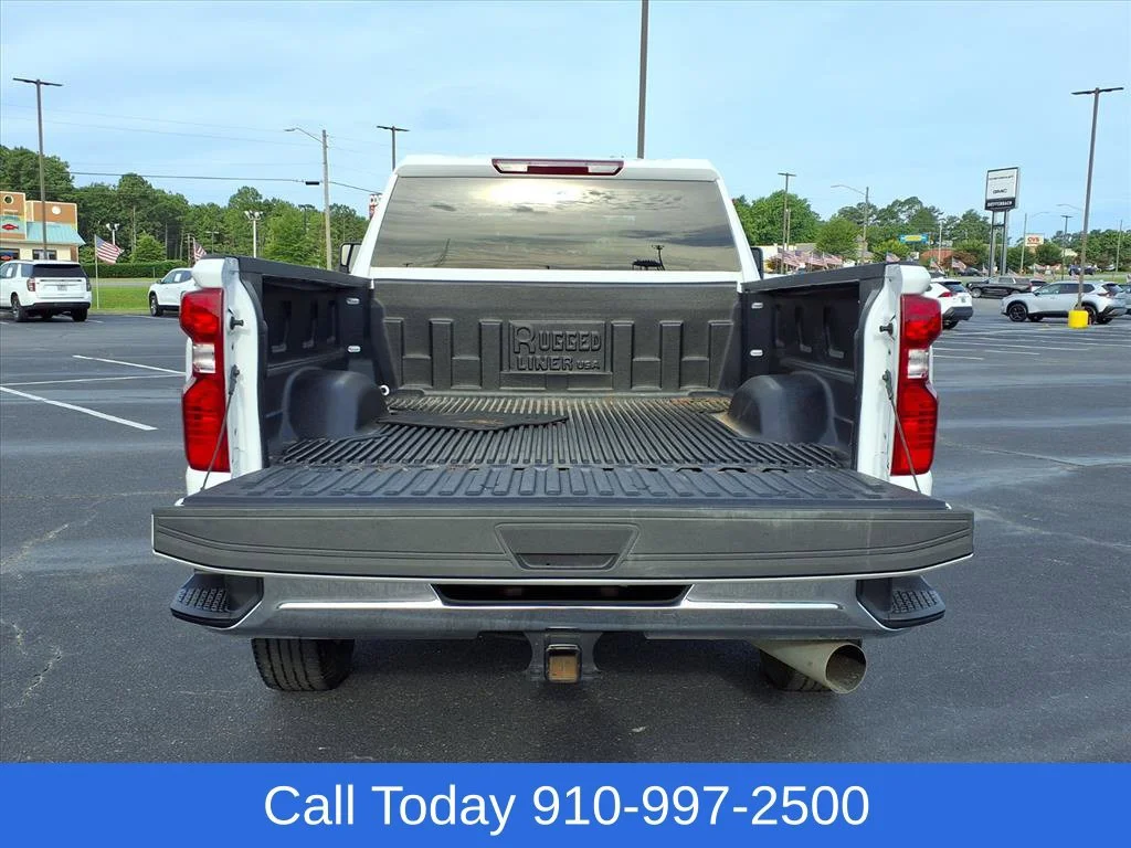 Used 2025 Summit White Chevrolet LT image 21