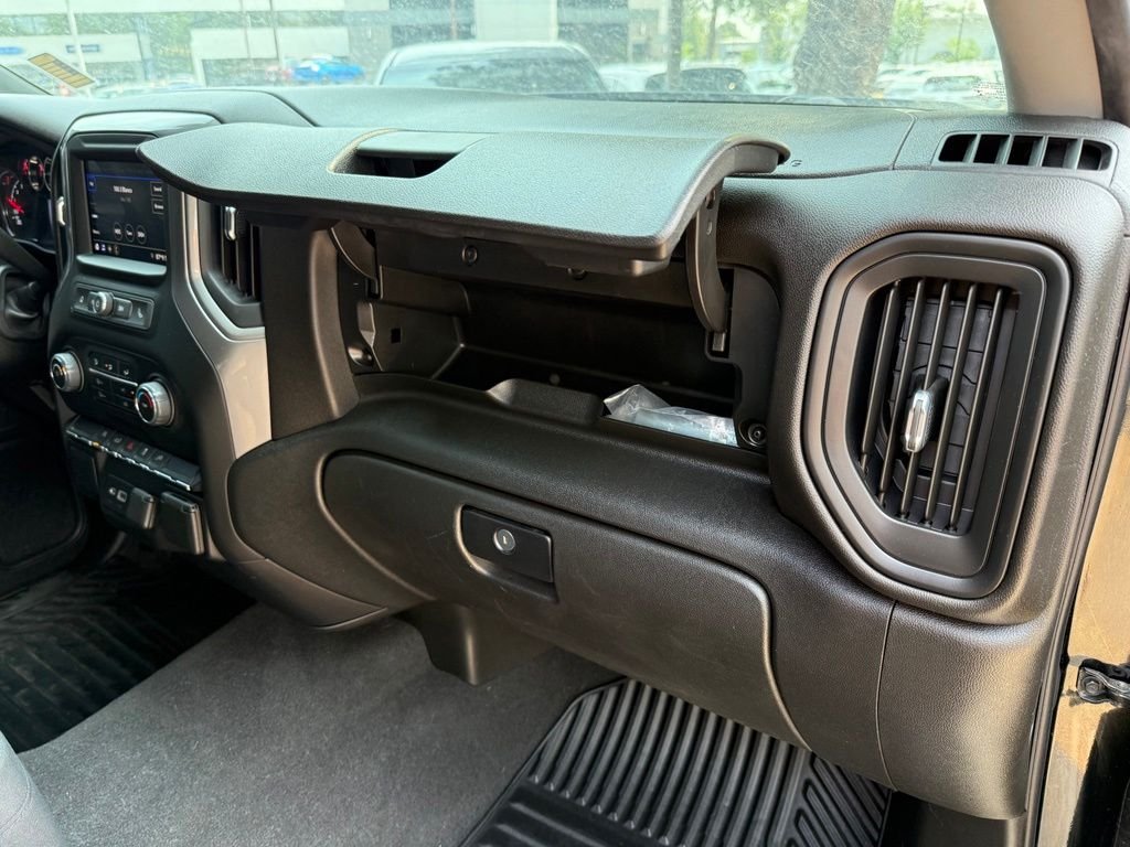 Used 2022 Black Chevrolet Custom image 17