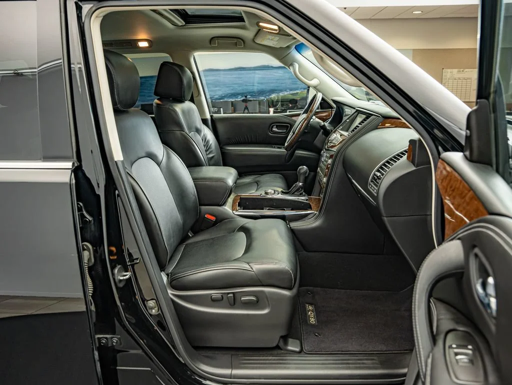 Used 2017 Black Obsidian INFINITI  image 39