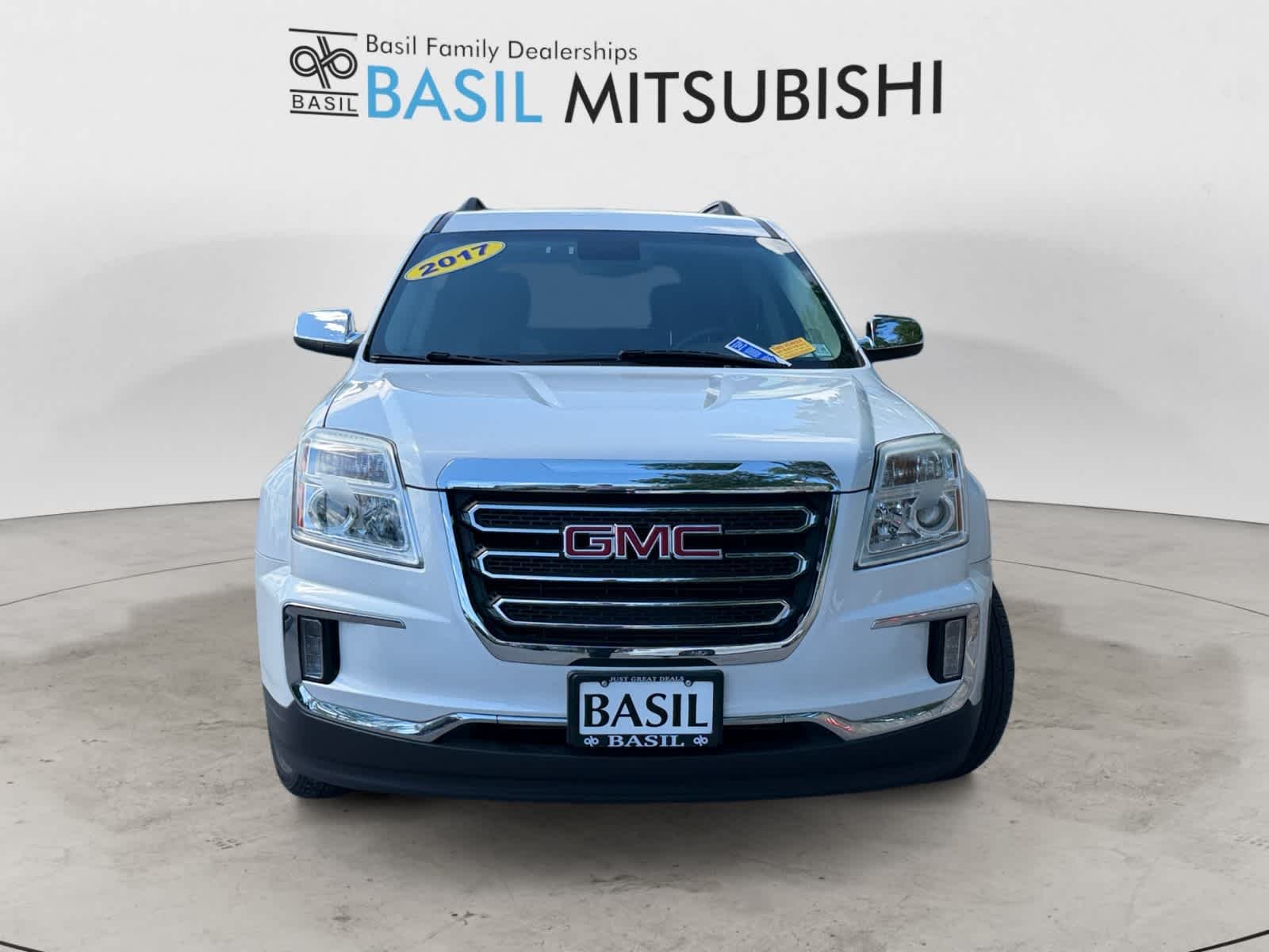 Used 2017 White Frost Tricoat GMC SLE image 8