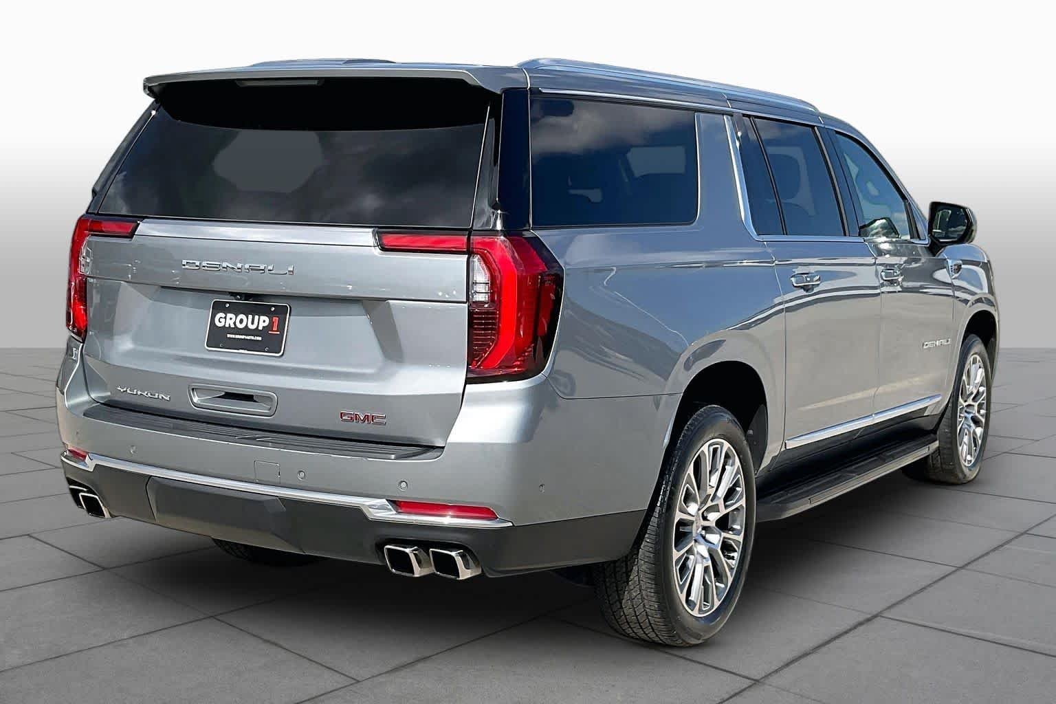 Used 2025 Sterling Metallic GMC Denali image 12