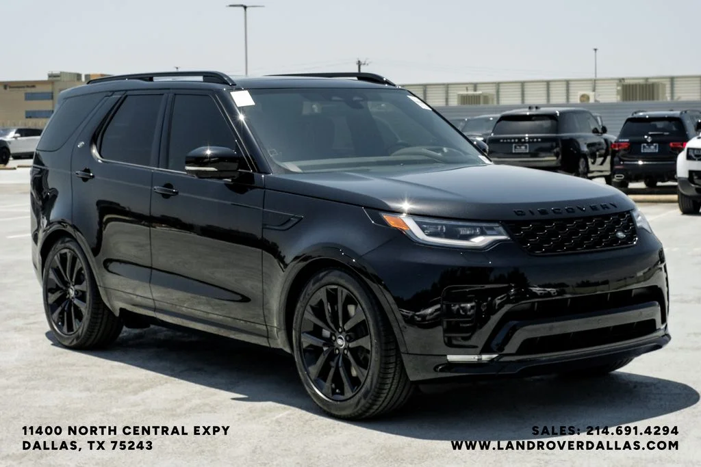 New 2026 Santorini Black Metallic Land Rover Dynamic SE image 4