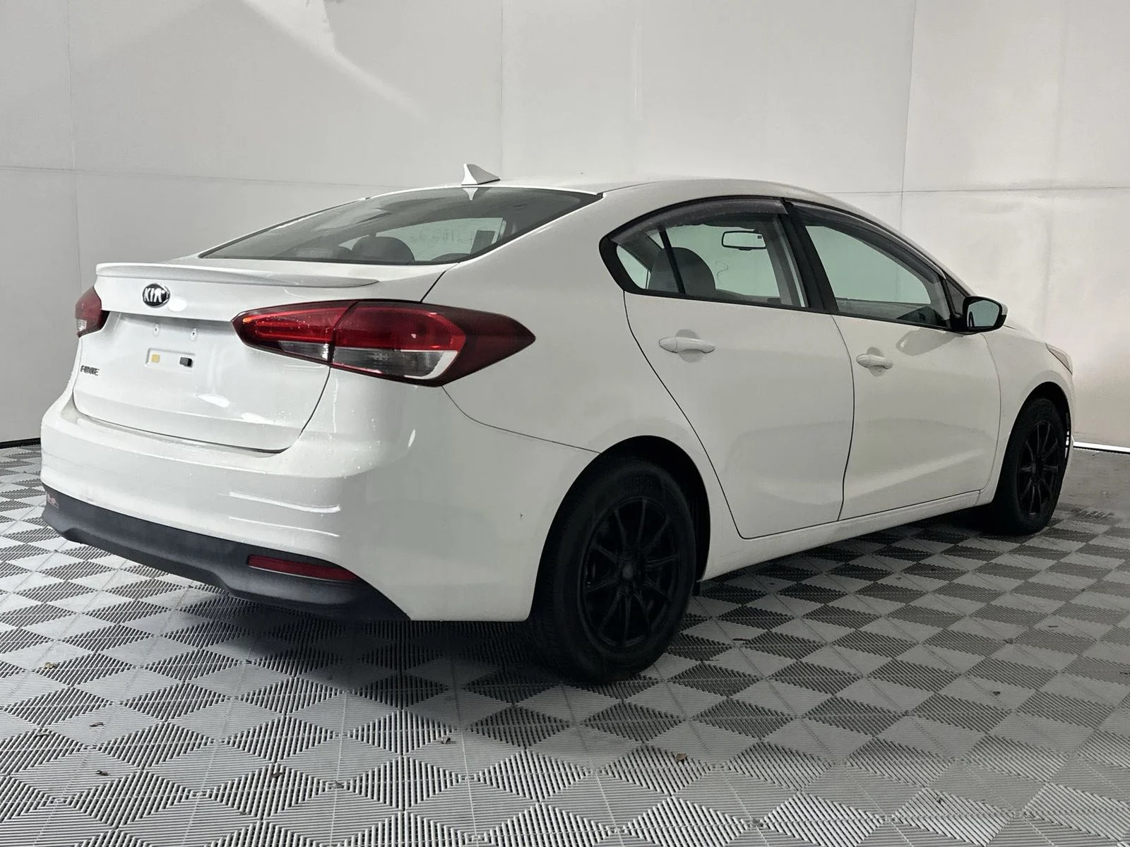 Used 2017 White Kia LX image 8