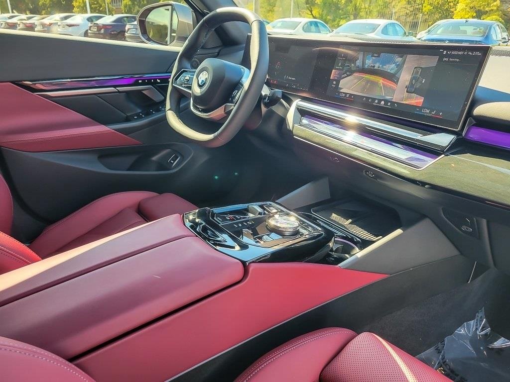 2025 BMW 540I - Image 23
