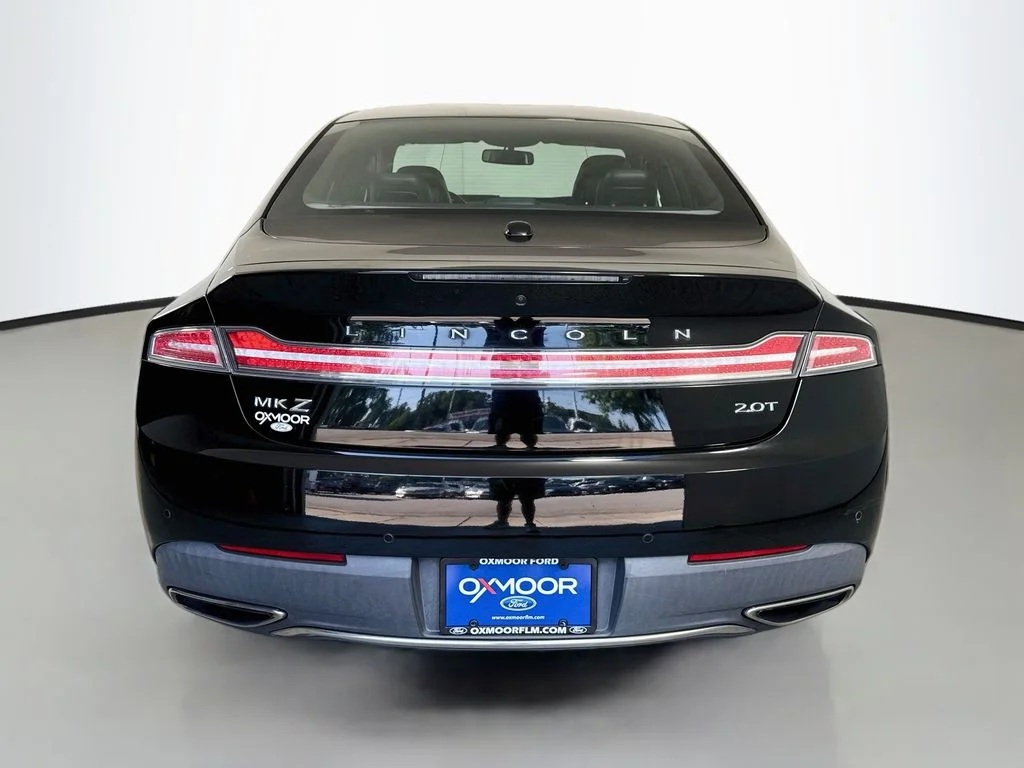 Used 2018 Black Velvet Lincoln Premiere image 12
