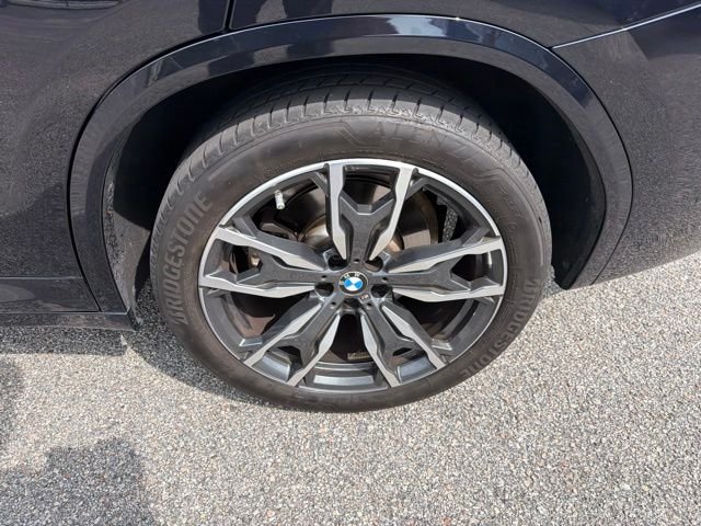 Used 2024 Black BMW sDrive30i image 9