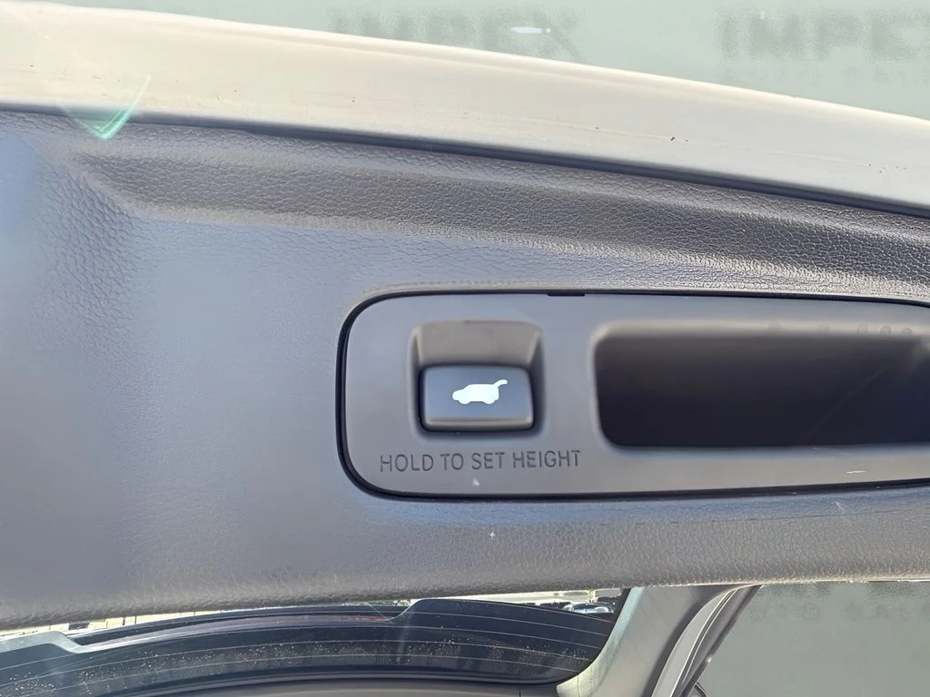 Used 2024 Silver Honda EX-L image 21