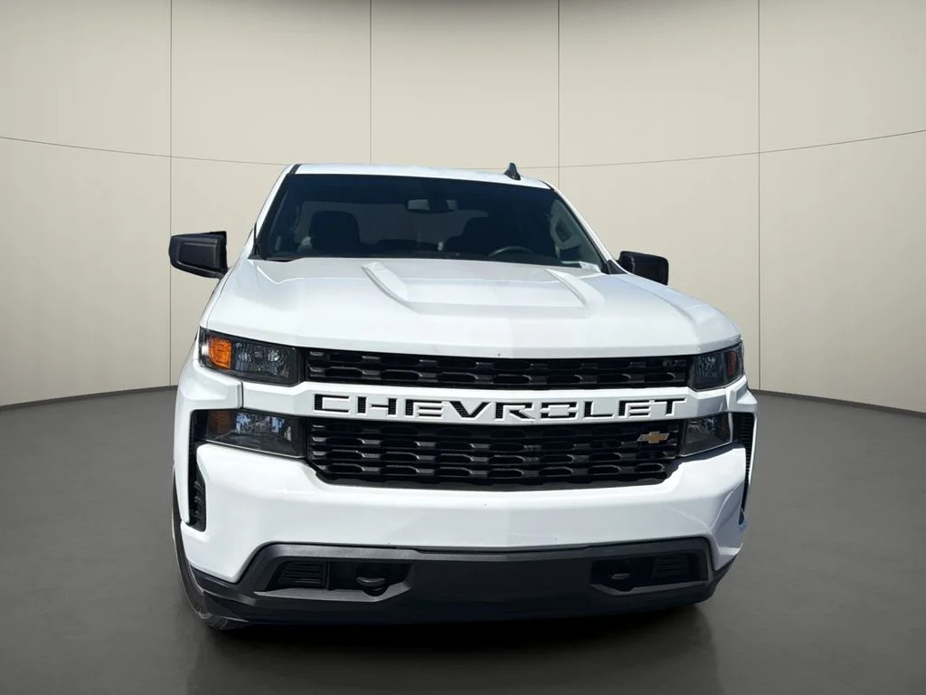 Used 2020 White Chevrolet Custom image 2