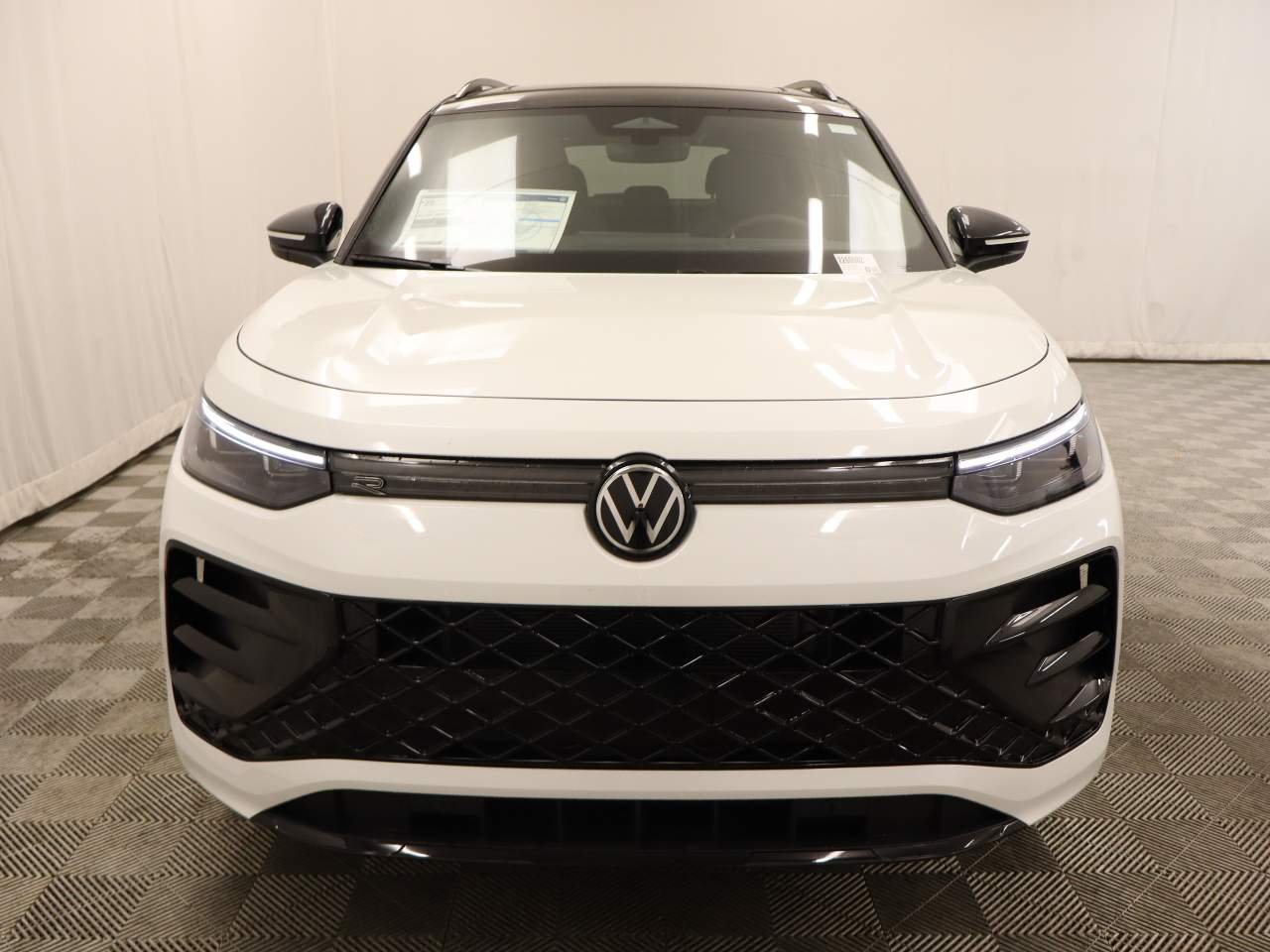 New 2026 Opal White w Volkswagen SE R-Line Black image 4
