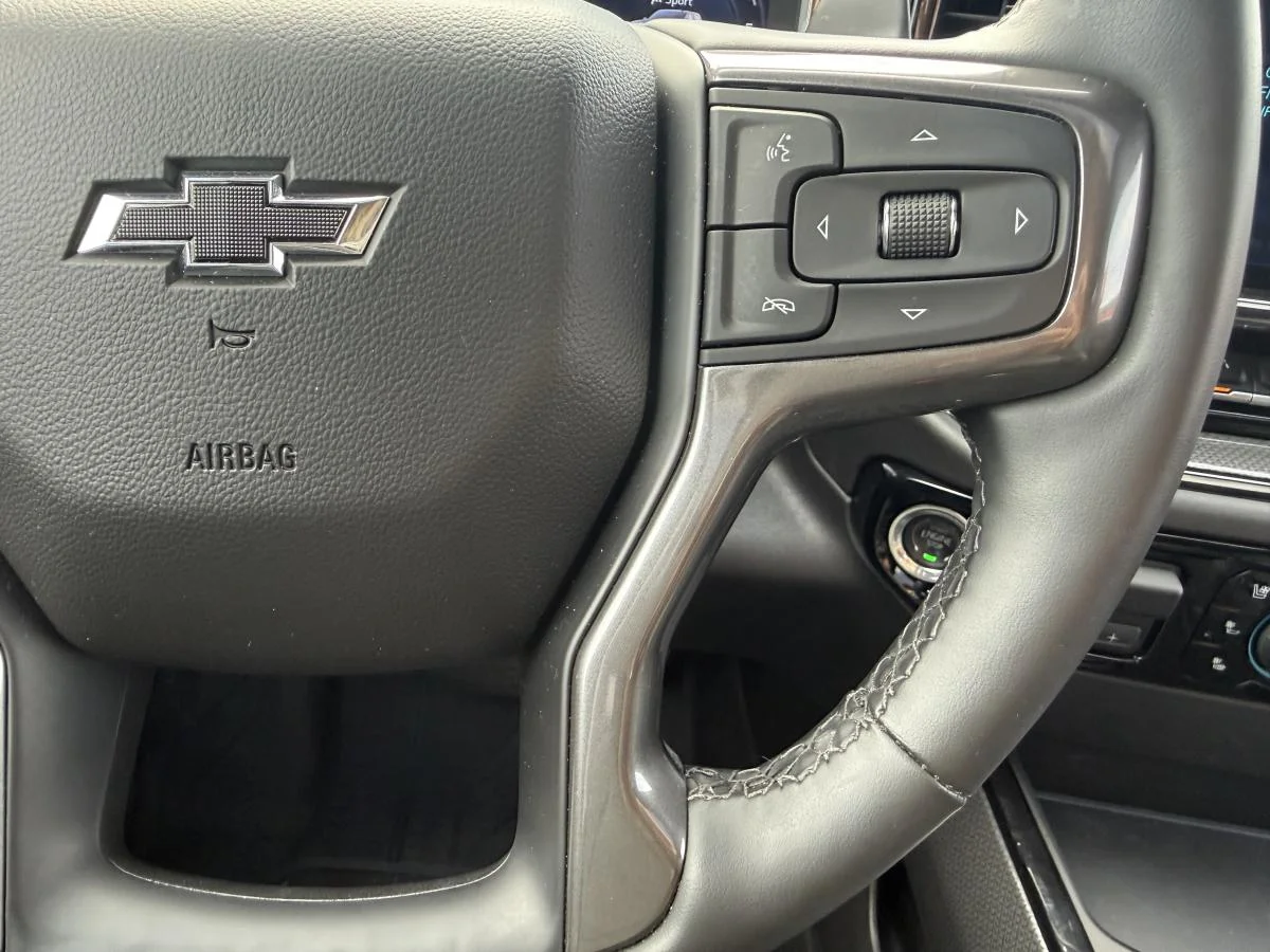Used 2025 Black Chevrolet ZR2 image 33