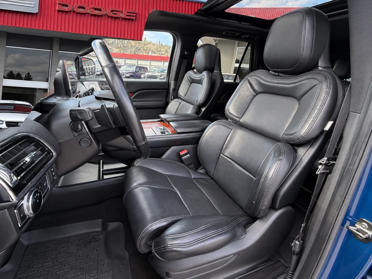 Used 2020 Blue Lincoln Reserve image 15