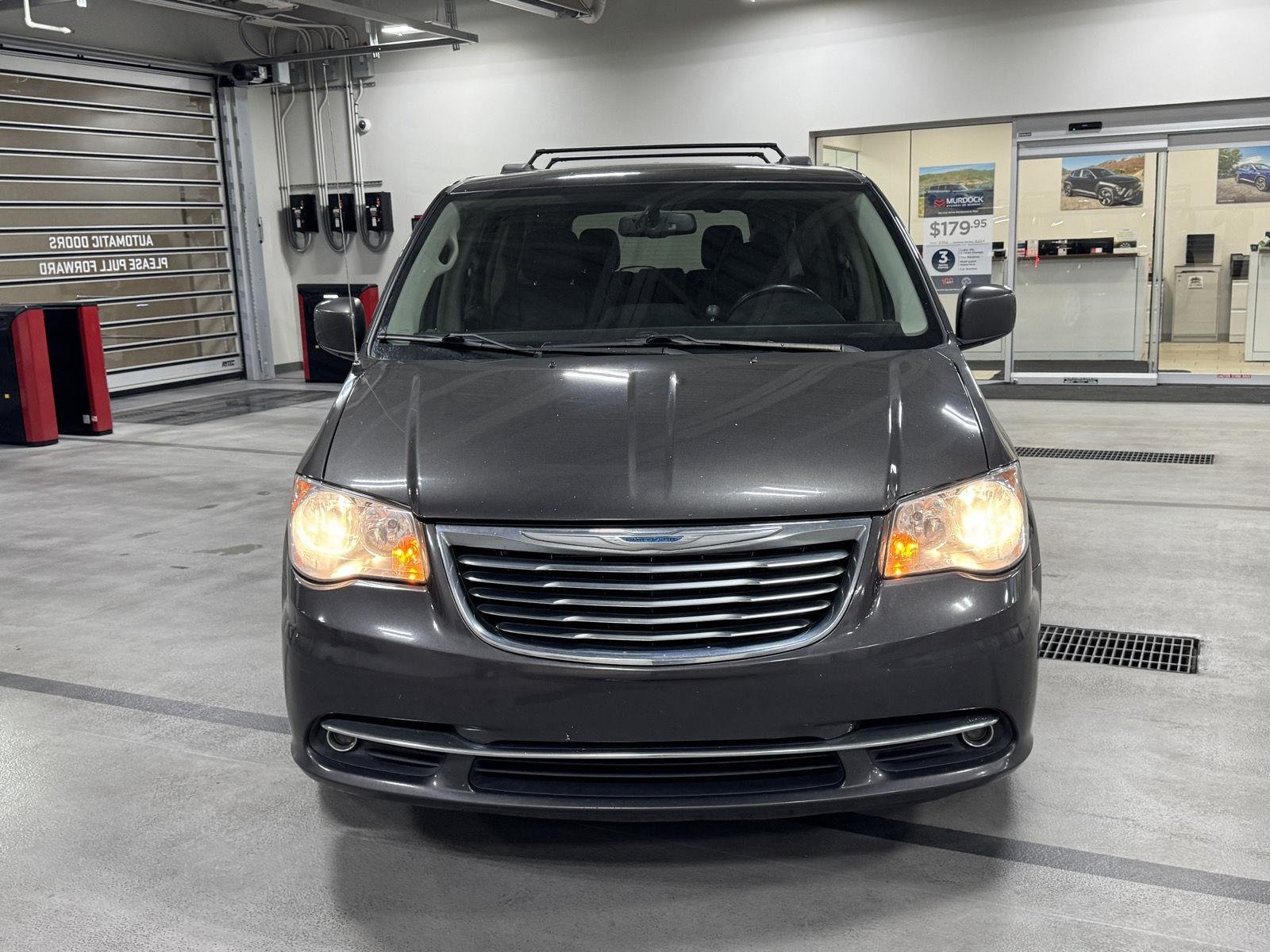 2016 Chrysler Town & Country Touring - Photo 15