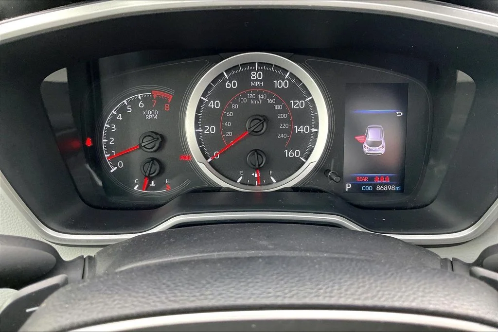 Used 2019 White Toyota SE image 23