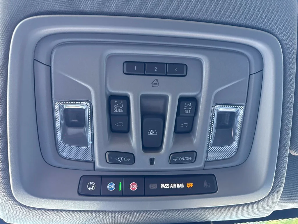 Used 2025 Onyx Black GMC Denali image 30