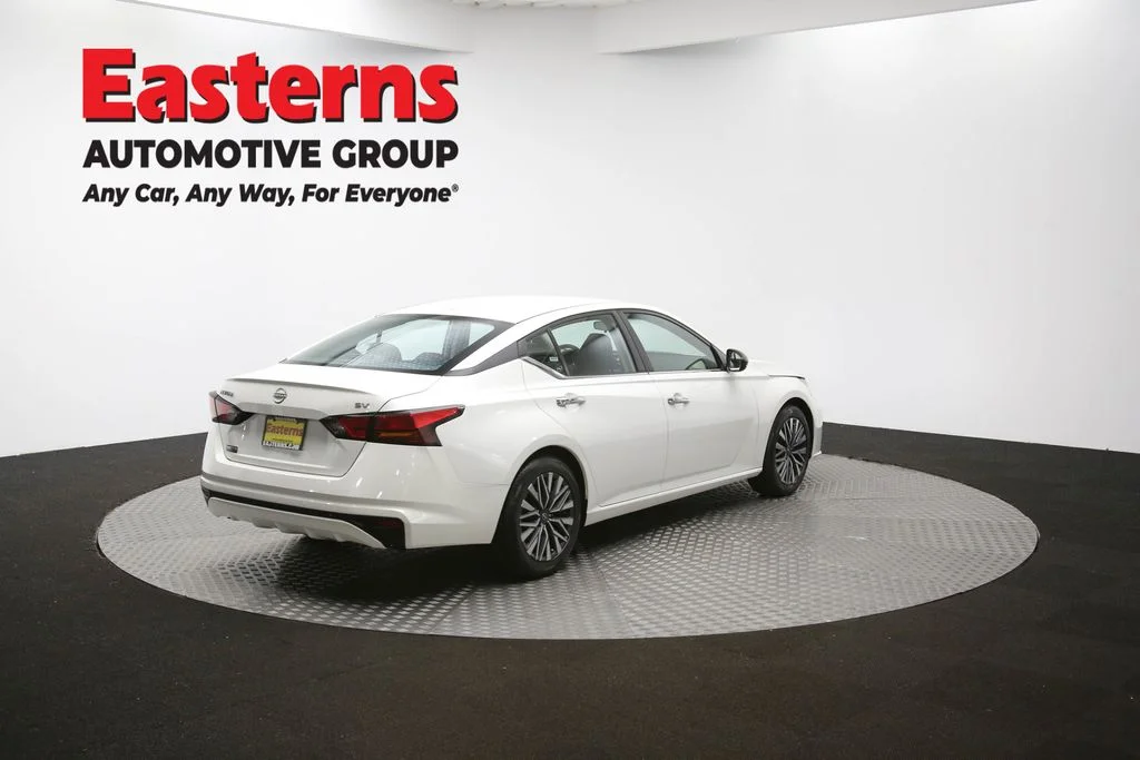 Used 2024 White Nissan 2.5 SV image 39
