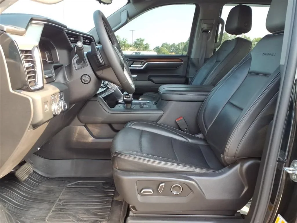 Used 2024 Onyx Black GMC Denali image 3