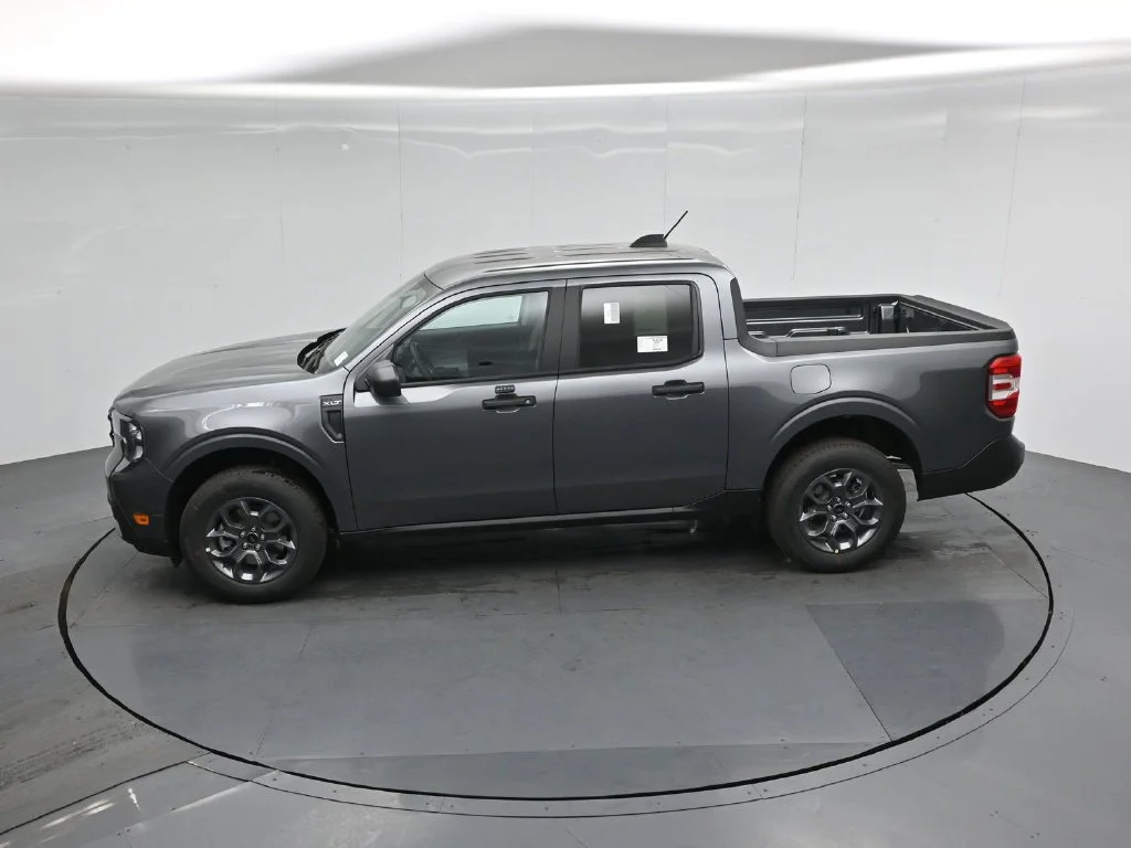 New 2026 Carbonized Gray Metallic Ford XLT image 39