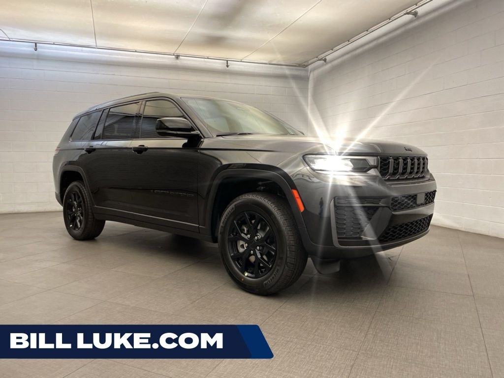 New 2026 Diamond Black Crystal Pearl-Coat Exterior Paint Jeep Altitude image 1