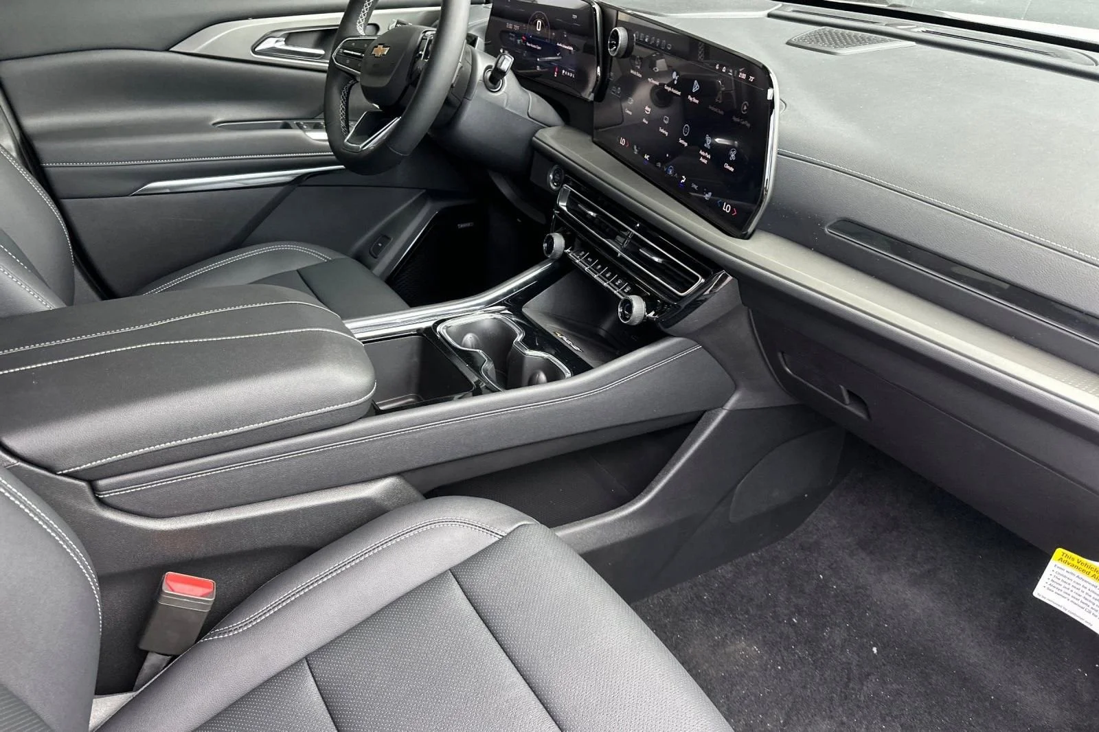 2025 Chevrolet Traverse LT - Photo 18
