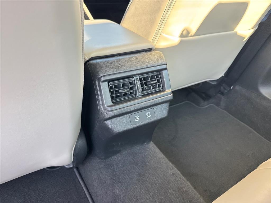 Used 2023 Platinum White Pearl Honda Touring image 15