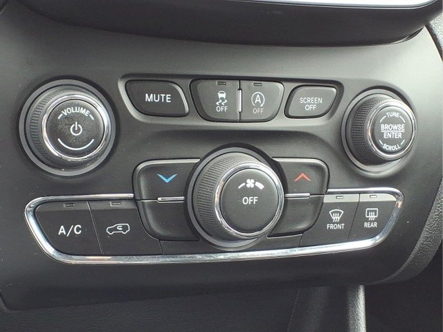 2019 Jeep Cherokee Latitude - Photo 18
