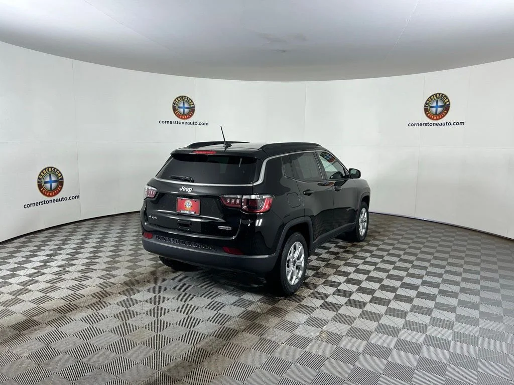 Used 2025 Diamond Black Jeep Latitude image 20