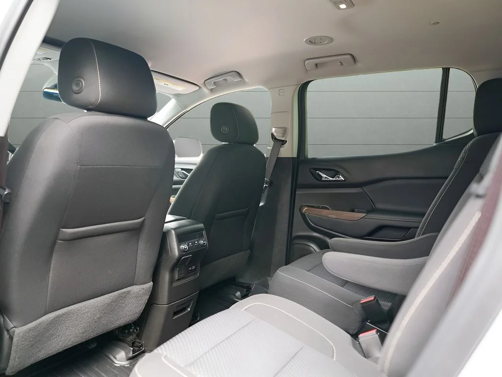 Used 2022 White GMC SLE image 44