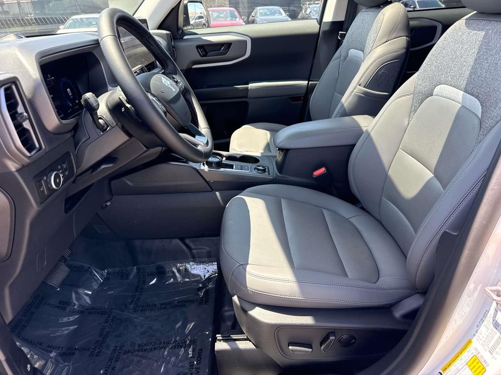 Used 2025 Oxford White Ford Badlands image 22