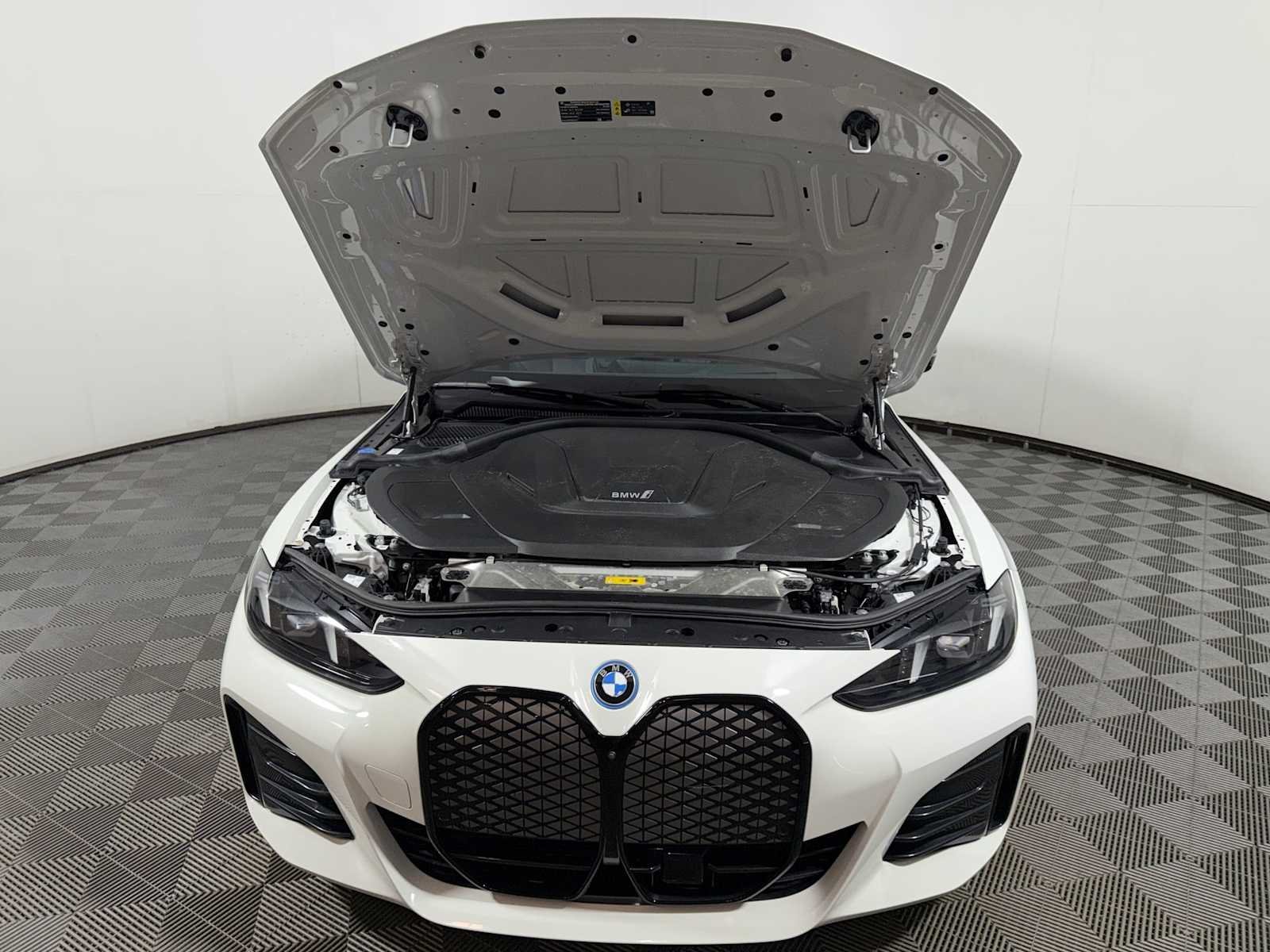 2025 BMW i4 40 - Photo 31