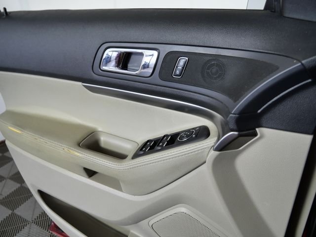 Used 2015 Red Ford Base image 27