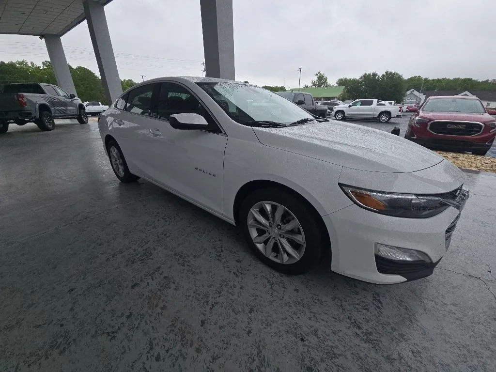 Used 2024 Summit White Chevrolet 1LT image 9
