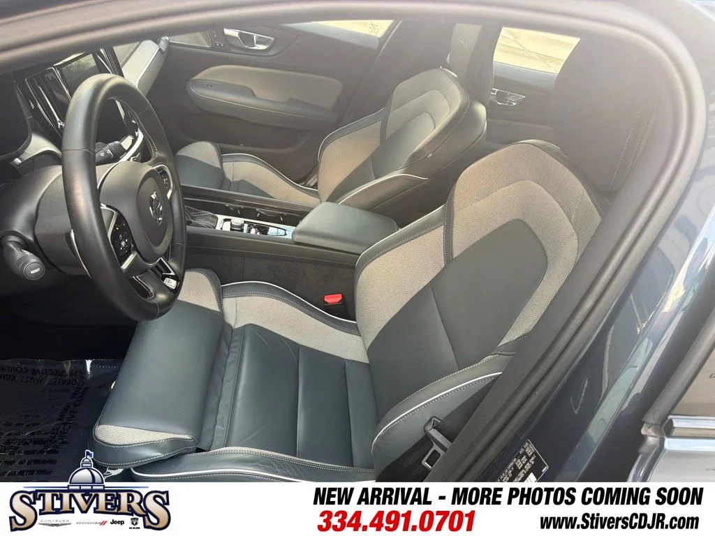 Used 2020 Blue Volvo T5 R-Design image 9
