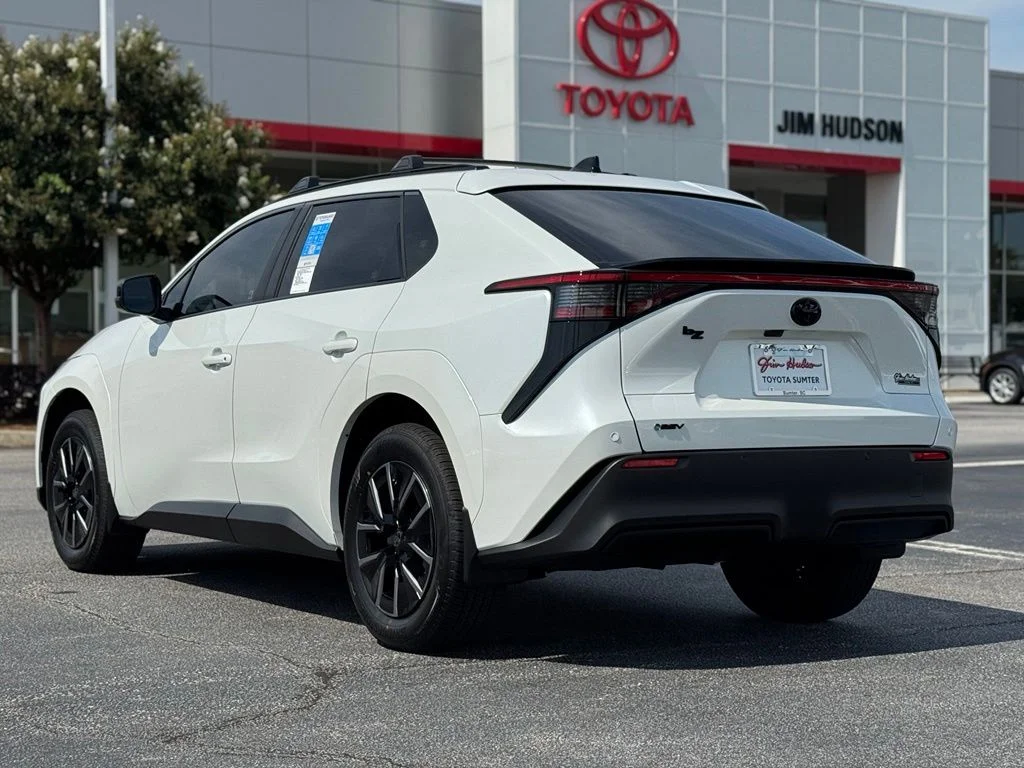 New 2026 Wind Chill Pearl Toyota XLE image 9