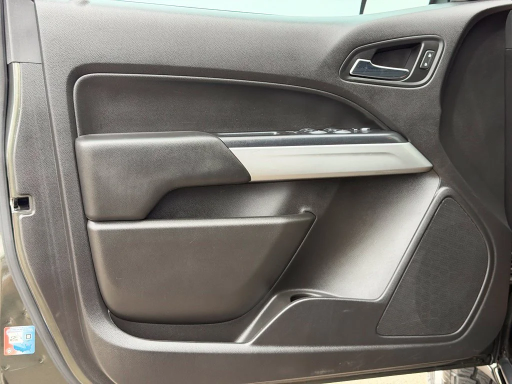 Used 2018 Green Chevrolet LT image 23