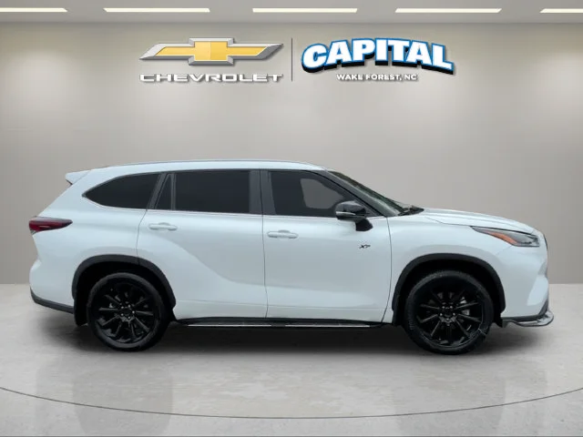 Used 2026 Beige Toyota XLE image 6