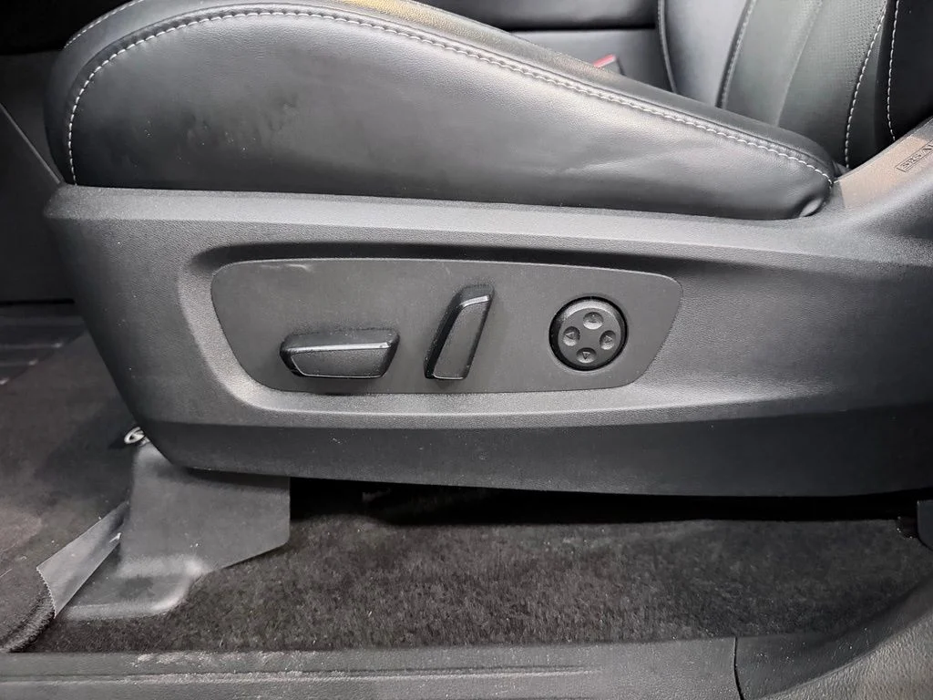 Certified Used 2023 Gray INFINITI LUXE image 11