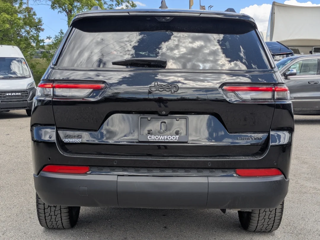Certified Used 2025 Black Jeep Limited - - 4x4 - Luxury Tech II - Black Pkg - Command View Sunroof - Leather & More! image 7