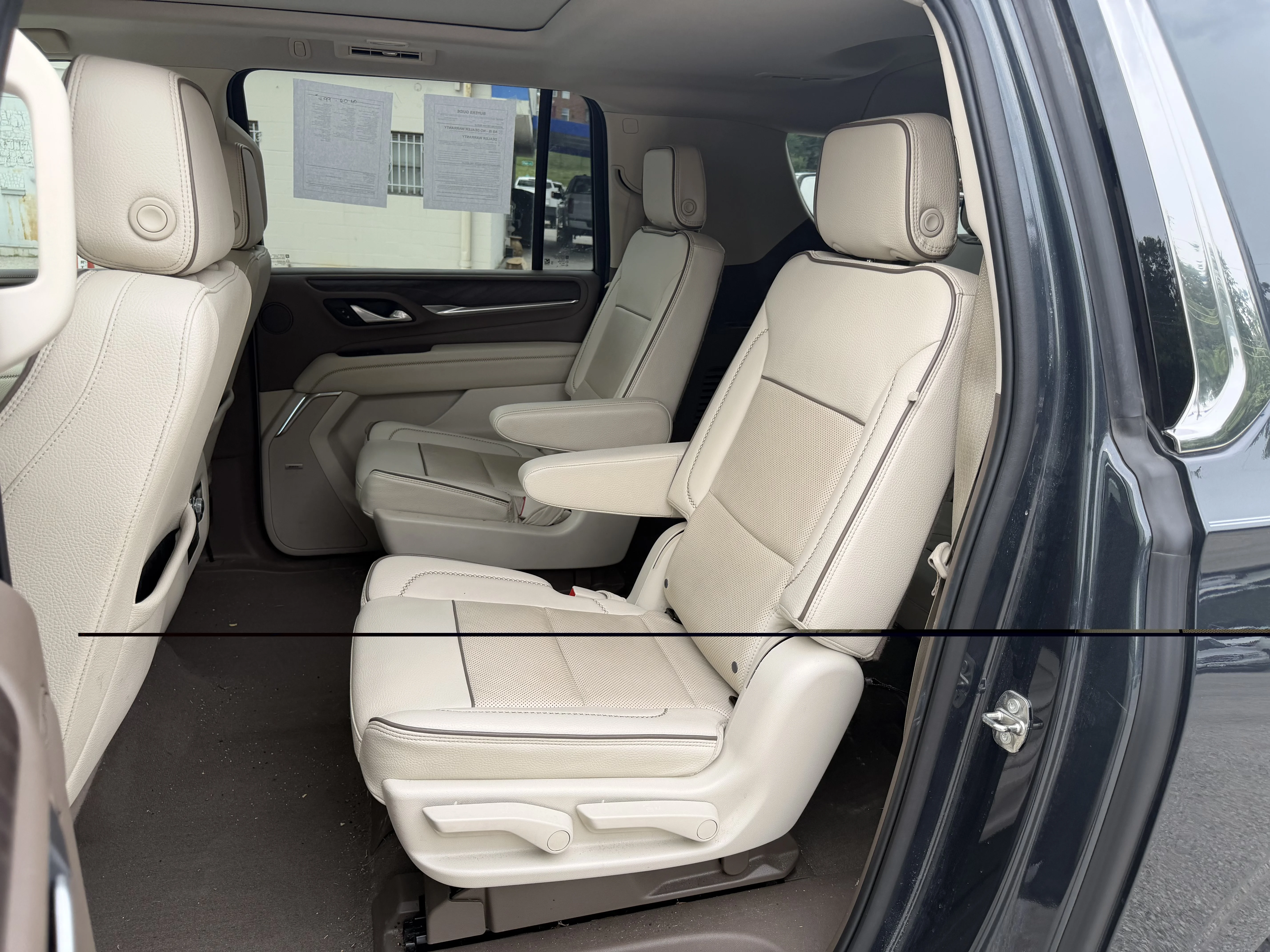 Used 2022 Hunter Metallic GMC Denali image 12