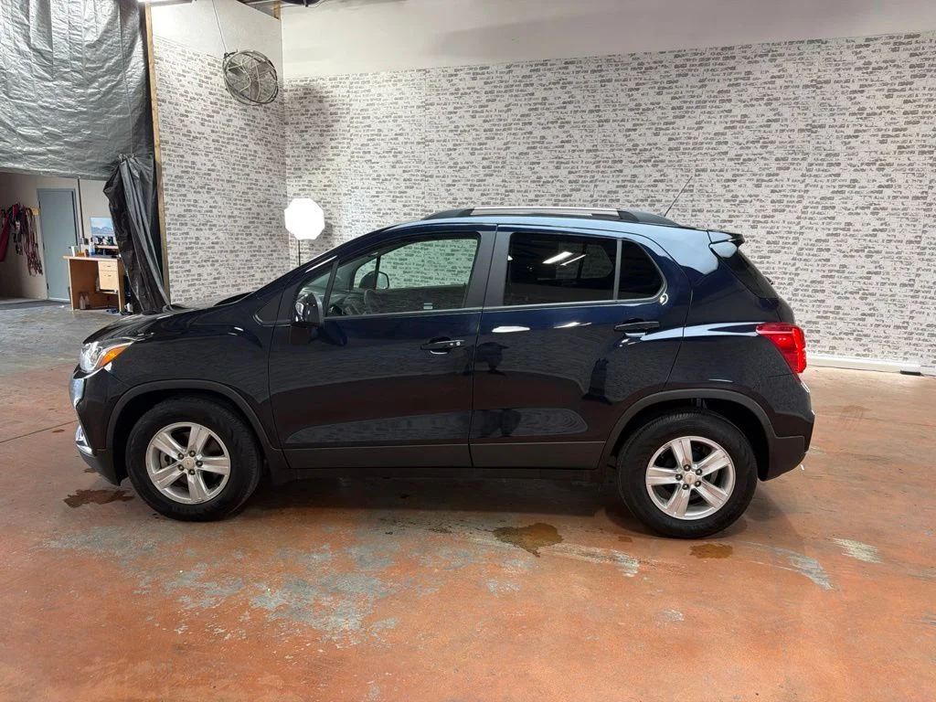 Used 2022 Blue Chevrolet LT image 4