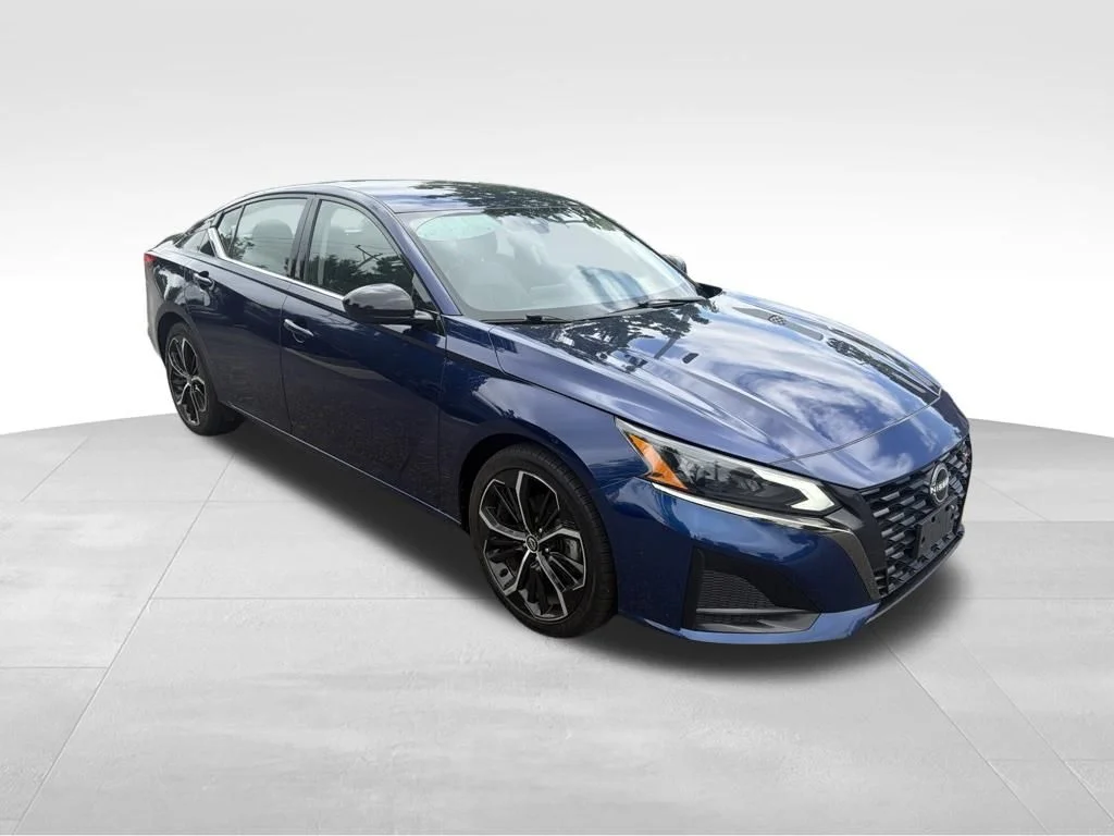 Used 2024 Blue Nissan 2.5 SR image 3