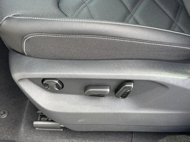 New 2026 Opal White Pearl Volkswagen 2.0T SE image 38