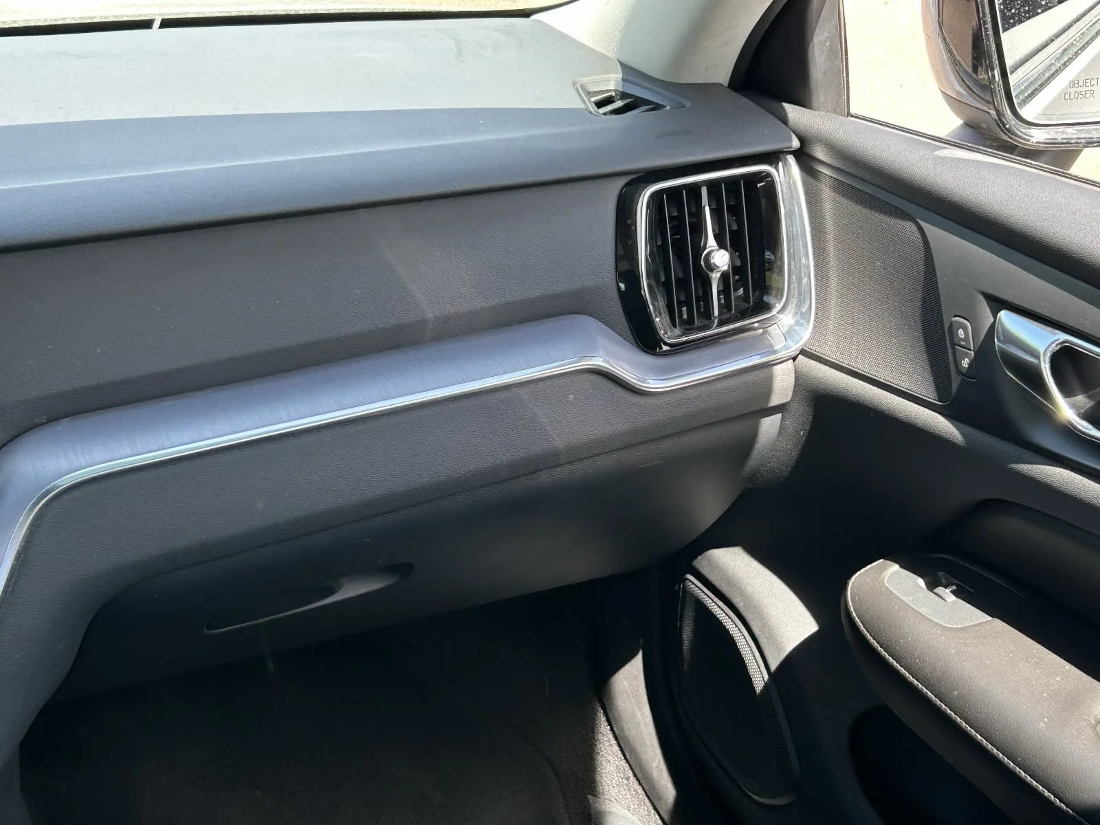 Used 2023 Platinum Grey Metallic Volvo Core Dark Theme image 23