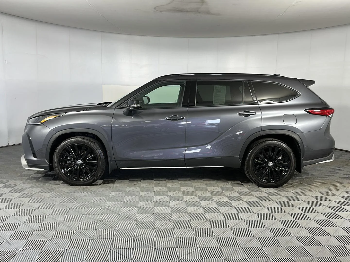Used 2023 Magnetic Gray Metallic Toyota XSE image 5
